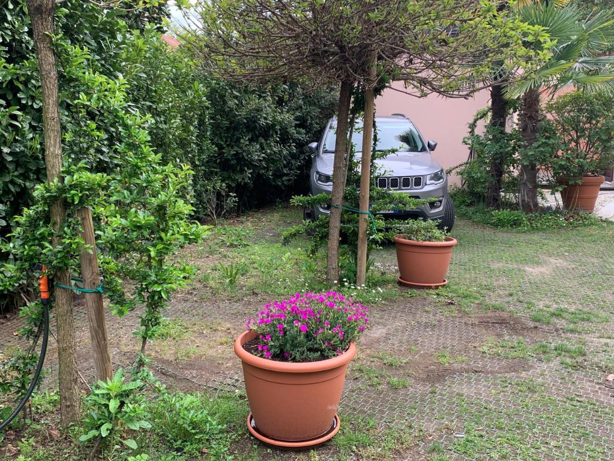 Casabella-Lago Maggiore Lesa Luaran gambar